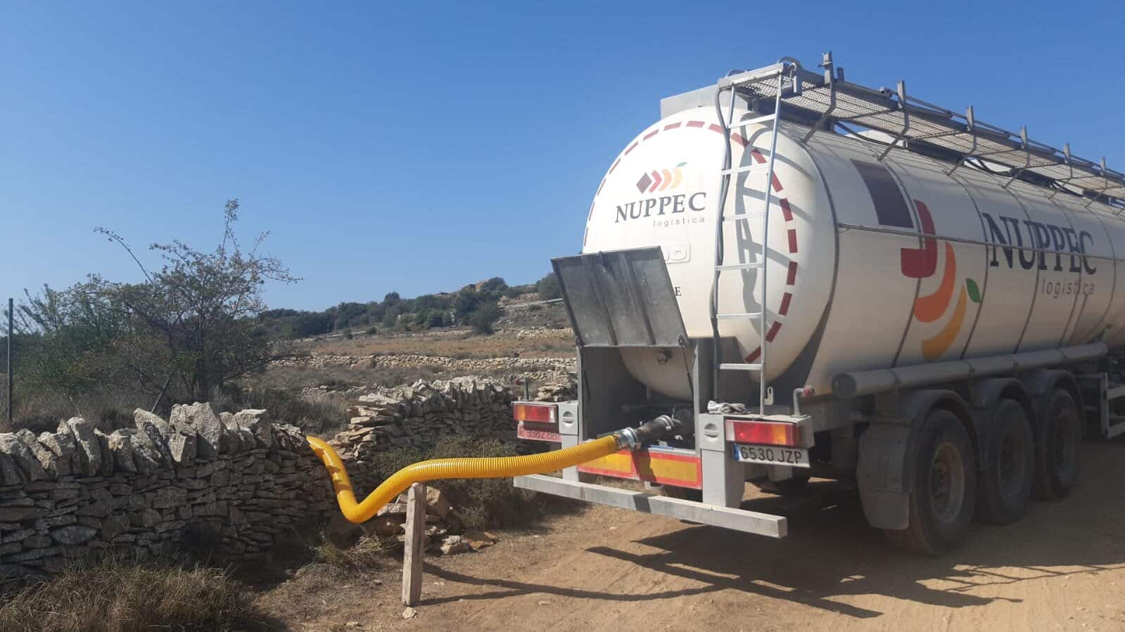 La Conselleria de Agricultura asegura agua para el ganado en plena sequía 7 millones de litros distribuidos 2