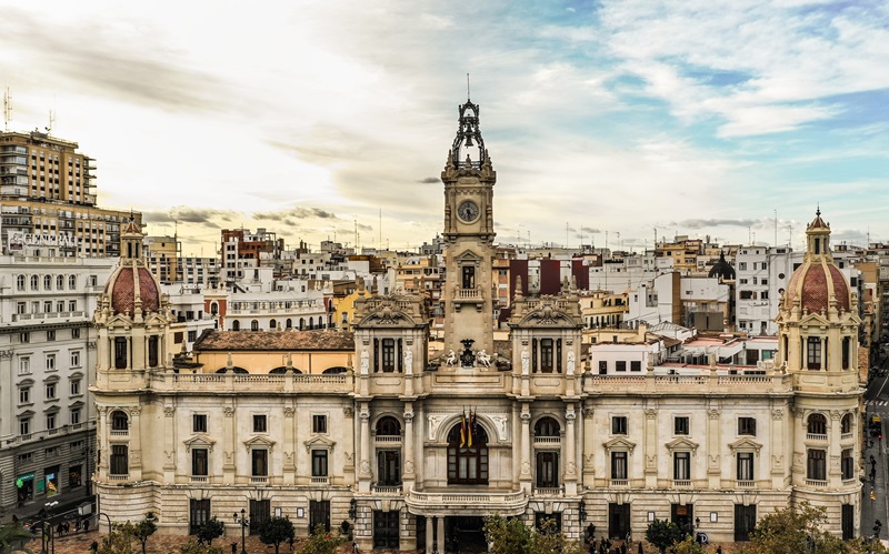 València premia su talento cultural y apoya la investigación
