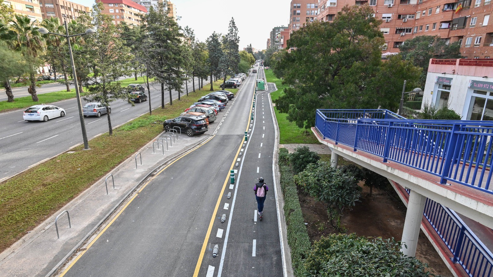 Valencia impulsa la movilidad sostenible con un nuevo carril bici en la avenida del Cid