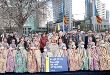 Valencia rinde homenaje a sus falleras mayores