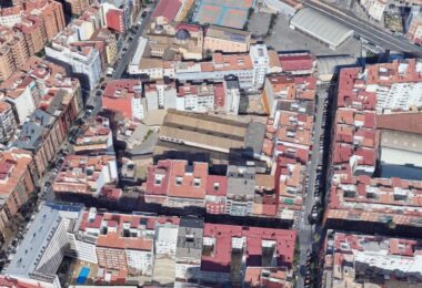 La Junta de Gobierno aprueba el inicio de la modificación del PGOU para cambiar el uso de las naves de la calle Guatla, en el barrio de San Antonio, de terciario a dotacional