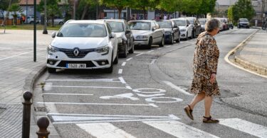 nuevas de aparcamiento en el barrio de Ayora para evitar el estacionamiento indebido en la plaza de Goerlich