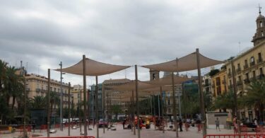 El Ayuntamiento estudia la instalación de sistemas de sombra en las principales plazas
