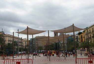El Ayuntamiento estudia la instalación de sistemas de sombra en las principales plazas