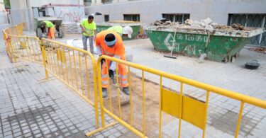 renueva las aceras de varias calles de la ciudad