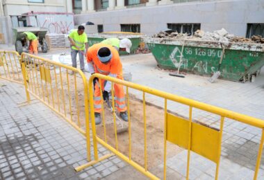 renueva las aceras de varias calles de la ciudad