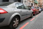 zona naranja para aparcar en el barrio de la Petxina