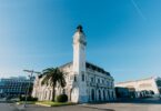 integración paisajística del Edificio del Reloj del puerto como acceso de entrada a la Marina