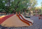 El jardín de la plaza de Enrique Granados estrena una nueva área de juegos infantiles