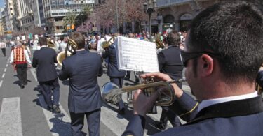 desfile-de-bandas-de-música-antes-de-las-mascletades-valència