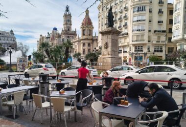 homogeneización estética de las terrazas de la plaza del Ayuntamiento